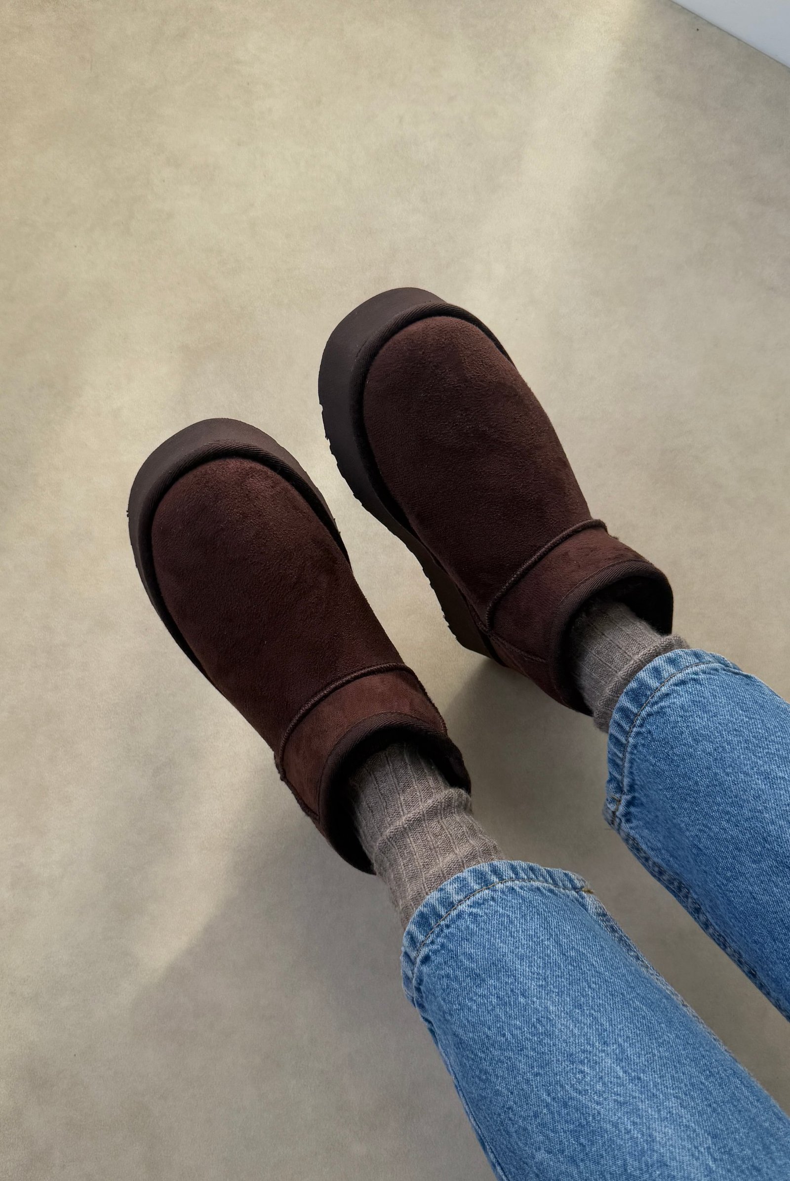 Mini-chaussures à semelle épaisse et fourrure – Image 2